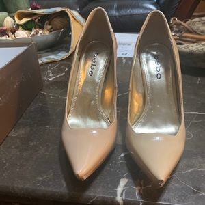 I’m selling shoes!